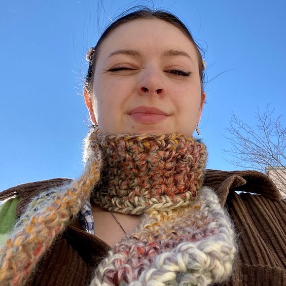 Meet your Posher, Madi - Picture 1 of 4